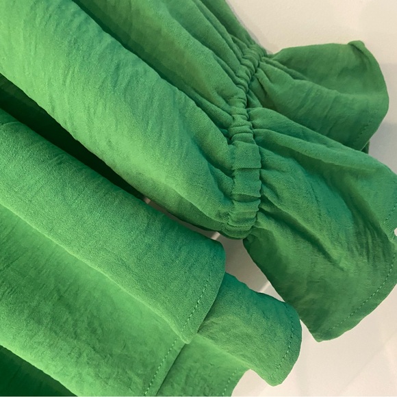 ☘️Green Off-Shoulder Blouse - Picture 4 of 8
